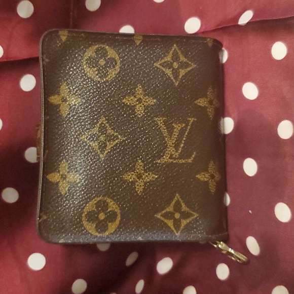 Authentic LOUIS VUITTON Wallet - Picture 6 of 7